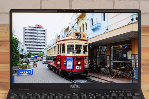 驚異の700g台を実現した13.3型ノート「Fujitsu LIFEBOOK U9312/J