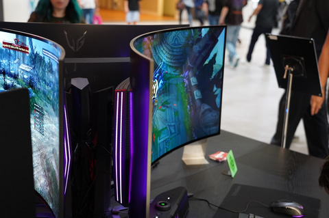 LG、45型WQHD/240Hz/800Rのゲーミングモニター。電動で湾曲する42型TV