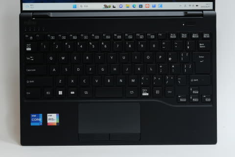 Hothotレビュー】手にした瞬間から“世界最軽量”を実感できる14型