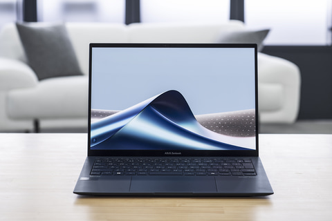 1kgちょうどでしかも超薄いぞ！Core Ultra/メモリ32GB/1TB SSDで