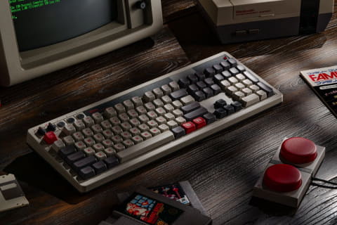 ファミコンっぽいデザインのキーボードに108キー版 - PC Watch