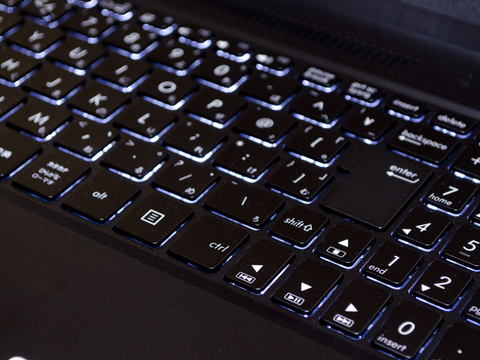 西川和久の不定期コラム】Core i7/GeForce搭載のASUS製15.6型4Kノート