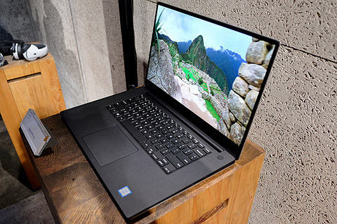 デル、14型サイズで15.6型4K有機EL搭載の「New XPS 15」 ～8コアCPU