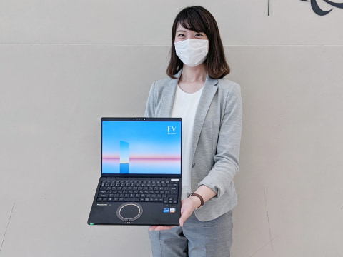 大型ホイールパッド搭載のレッツノート「FV1」。14型で0.999kgから