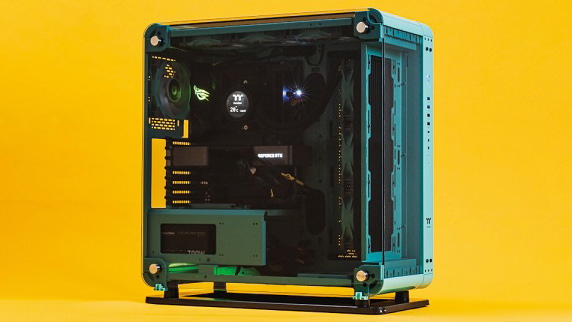 外装を外せばオープンフレームに！「Thermaltake Core P6 TG」【竹内