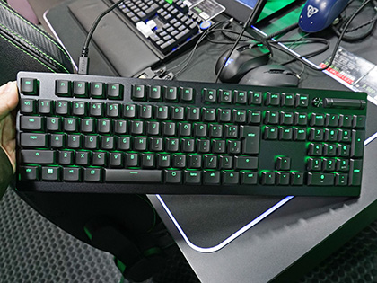 Razerの薄型キーボード「DeathStalker V2」が発売、リニアキースイッチ