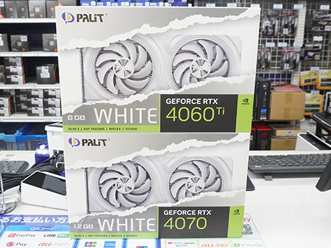 白いデュアルファンクーラーを搭載したGeForce RTX 4060 Ti/4070が