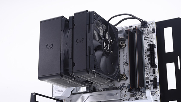 本当に消費電力は下がった？「Core Ultra 7 265K」は空冷CPUクーラーで