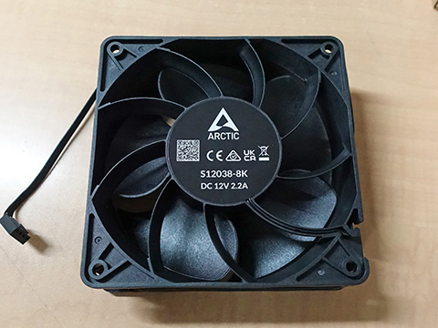 ARCTICの超高速120mmファンが2種類、最大8,000RPMで怪我に注意 - AKIBA