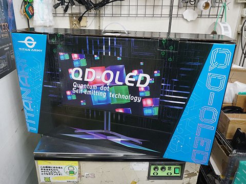 量子ドット有機ELパネル採用の32インチ曲面ゲーミングモニター「Titan