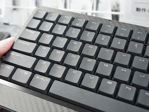 超薄型メカニカルキーボード「Lofree Edge」、遊舎工房で予約・展示