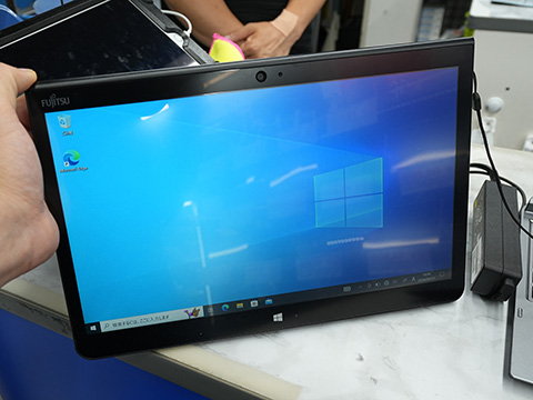 13.3インチ2in1「ARROWS Tab Q736」が11,800円！中古品が600台以上入荷