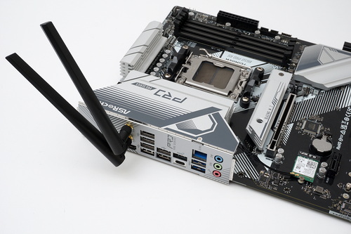 ASRockマザーのWi-Fiカード用M.2スロットにカードを後付けして無線機能