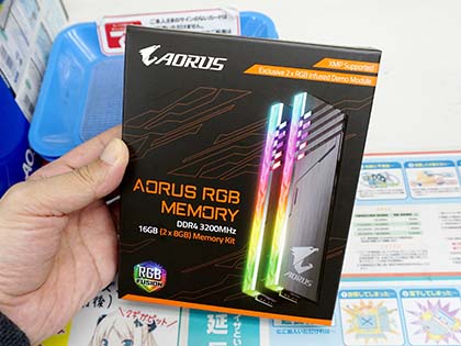 ダミーモジュール付きの光るDDR4メモリ「AORUS RGB Memory 3200MHz」が