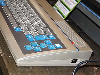 ナショナルのキーボード一体型PC「JR-200」が税込13,800円 （取材中に