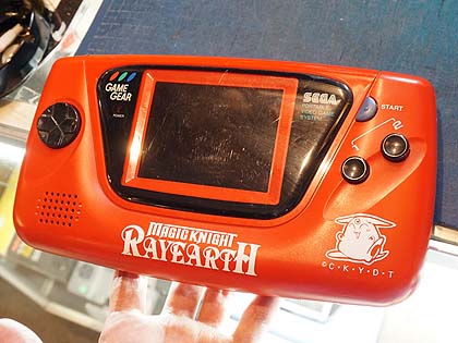 魔法騎士レイアース仕様の“真っ赤なゲームギア”が税込2.7万円