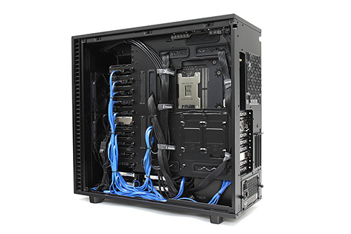 HDD×14台でサーバーを構築、フルタワーケース「Define 7 XL」の高い