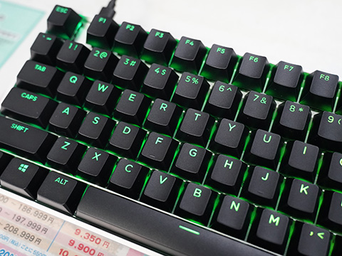 LCDディスプレイやノブを搭載したPulsarのゲーミングキーボード「eS HE