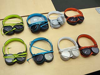 ソニー、新デザイン/カラーの密閉型ヘッドフォン「ZX770」 - AV Watch