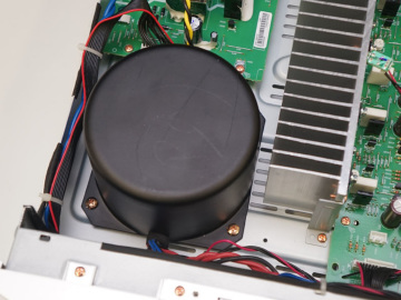 音に磨きをかけ、駆動力も向上したマランツのプリメイン/CD入門機