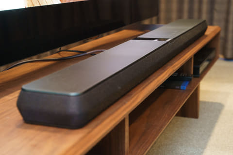 B&W「追加スピーカーは不要」なAtmos対応サウンドバー「Panorama 3