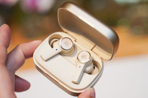 B&O、ANC搭載でスティック型の完全ワイヤレス「Beoplay EX」 - AV Watch
