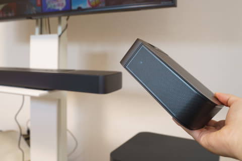 レビュー】「これ最強だろ」無線でバッテリ内蔵リアの究極サウンドバー