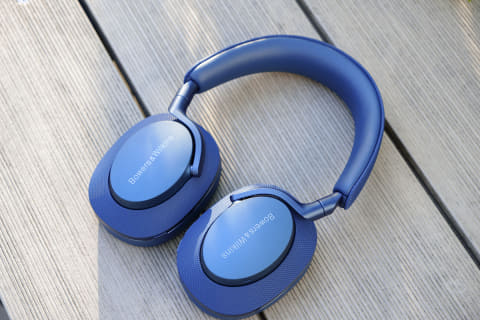 連れ出すと思わずニヤリとするヘッドフォン、B&W「Px7 S2e」の実力