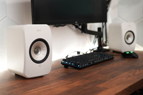 手が届く究極デスクトップスピーカー、KEF「LSX II LT」の音とコスパが