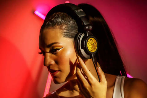 ULTRASONE、バランス接続対応のプロ仕様ヘッドフォン「Signature