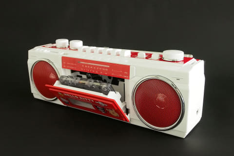 ハローキティがBluetooth搭載ラジカセに。50周年記念デザイン - AV Watch