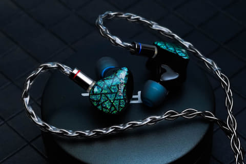 AFUL、マイクロプラナードライバ採用ハイブリッド型IEM「Performer 5+2