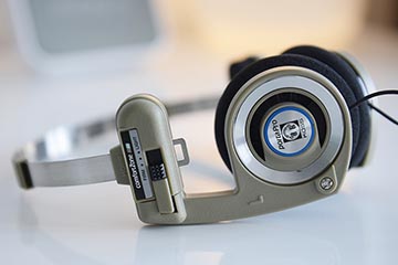 レトロなKOSSヘッドフォン「PORTAPRO」の限定ベージュ。約5,500円で