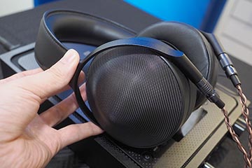 ソニー最上位ヘッドフォン「Z1R」は、なぜメイドイン大分? 現場で職人