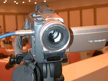 ミニレビュー】ついに4K化! 西川善司、人生3台目のビデオカメラに