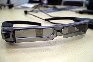 シリコンOLED採用で高画質化したエプソン新スマートグラス「MOVERIO BT