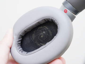 ソニーヘッドフォンの“センター”「MDR-1AM2」。4.4mm 5極ケーブル同梱