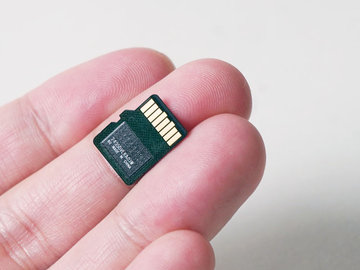 音楽をまるごと持ち歩く! サンディスク400GB microSDが人気DAPで