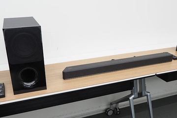 BRAVIAの足元に置けるAtmosサウンドバー。2.1chで立体音響、約6万円
