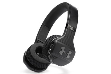 JBL×UNDER ARMOUR、初の無線ヘッドフォン「WIRELESS TRAIN