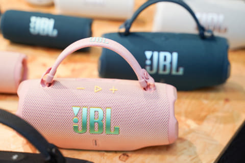 モバイルバッテリにもなるJBLスピーカー「Charge 6」。USB-Cで48kHz
