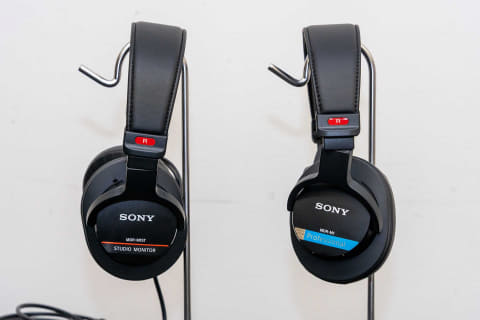 ソニー、密閉型モニターヘッドフォン「MDR-M1」。米著名スタジオが