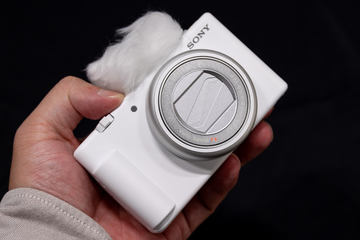 ソニー、超広角20mm単焦点で軽いVLOGCAM「ZV-1F」。約8.3万円 - AV Watch