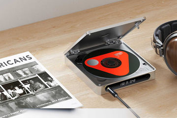 GLAY、CDプレーヤー同梱の30周年記念ベストアルバム。ジャケットは尾田