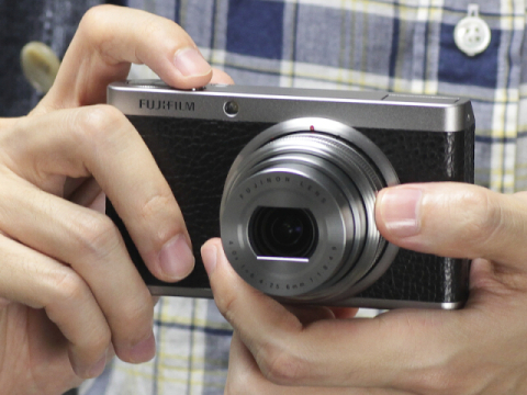写真で見る写真で見るFUJIFILM XF1 - デジカメ Watch Watch