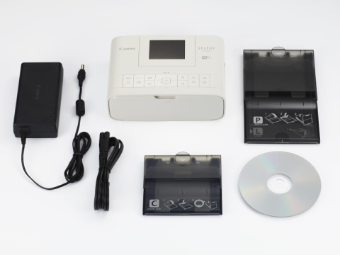 キヤノン、バッテリーを装着できる小型フォトプリンター「SELPHY