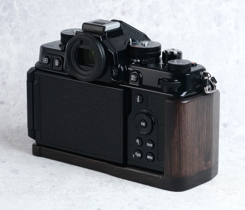 SHOTEN、黒檀製のニコン「Z f」用拡張グリップ - デジカメ Watch