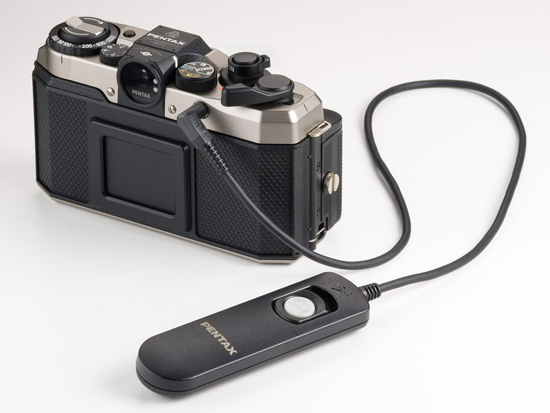 2024年のいま誕生したフィルムカメラの新製品「PENTAX 17」 - デジカメ