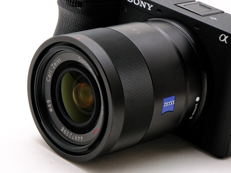 交換レンズレビュー：“小さくて軽い” 35mmAF単焦点レンズを一挙紹介