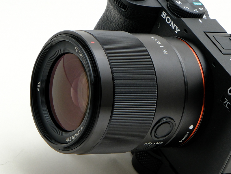 交換レンズレビュー：“小さくて軽い” 35mmAF単焦点レンズを一挙紹介